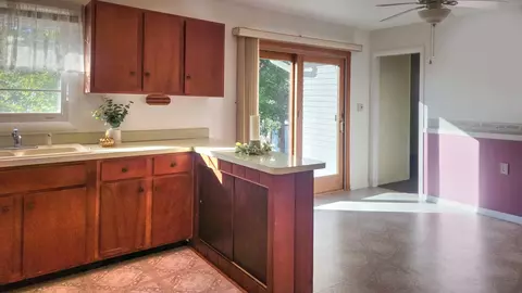Kitchen - 4717 Ashley Dr, Mchenry, IL 60050 photo 2 of 4