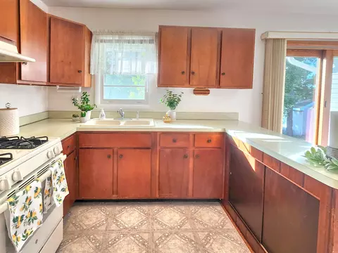 Kitchen - 4717 Ashley Dr, Mchenry, IL 60050 photo 4 of 4