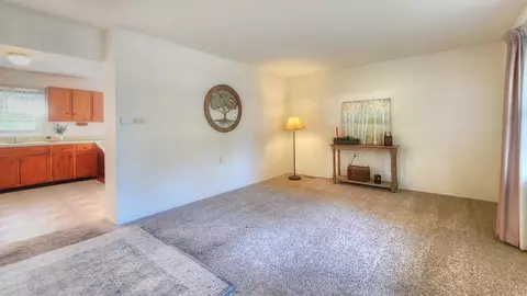 Living - 4717 Ashley Dr, Mchenry, IL 60050 photo 2 of 2