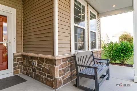 Exterior - 1591 Timberland Dr, Algonquin, IL 60102 photo 4 of 7