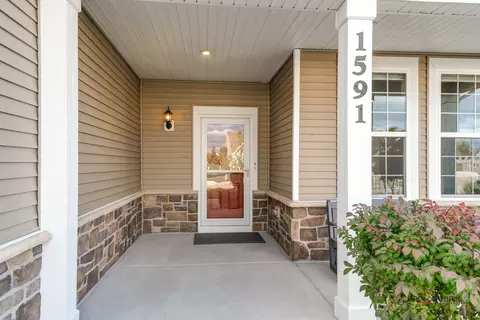 Exterior - 1591 Timberland Dr, Algonquin, IL 60102 photo 3 of 7