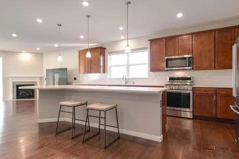 Kitchen - 1591 Timberland Dr, Algonquin, IL 60102 photo 2 of 3
