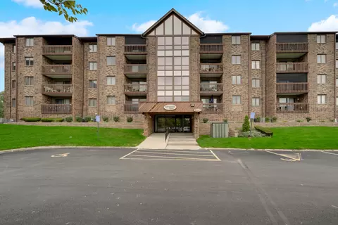 10441 Circle Dr #36C, Oak Lawn, IL 60453