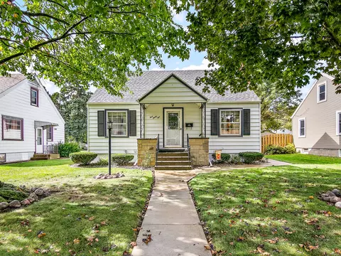 435 S Cleveland Ave, Bradley, IL 60915