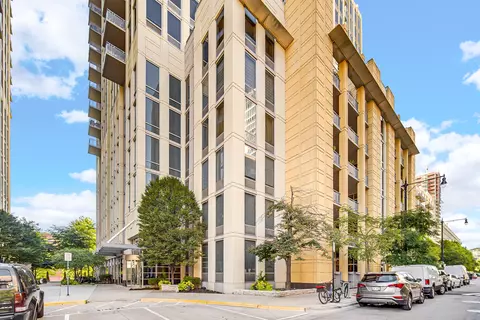 720 N Larrabee St #102, Chicago, IL 60654