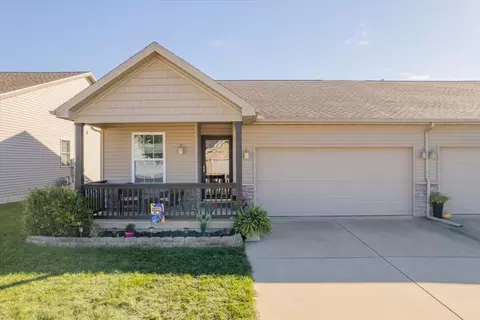 1006 Wartburg Dr, Bloomington, IL 61704