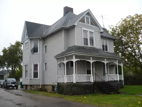 608 Cass St, Joliet, IL 60432 photo 2