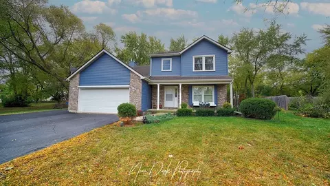 250 Quail Cir, Lindenhurst, IL 60046