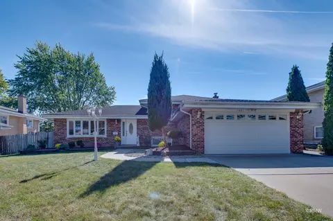 1551 W Holtz Ave, Addison, IL 60101