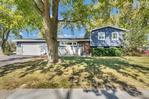 402 Evergreen Dr, Saint Joseph, IL 61873