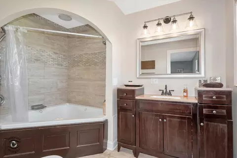 Bath - 125 3rd St, Manhattan, IL 60442 photo 1 of 3