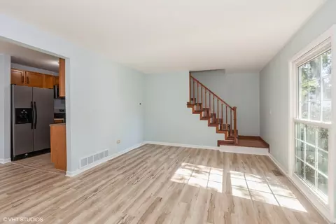 1661 Valley Forge Ct #C, Wheaton, IL 60189 photo 2