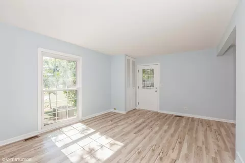 1661 Valley Forge Ct #C, Wheaton, IL 60189 photo 3