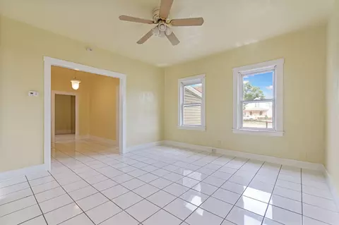 630 4th Ave, Aurora, IL 60505 photo 4