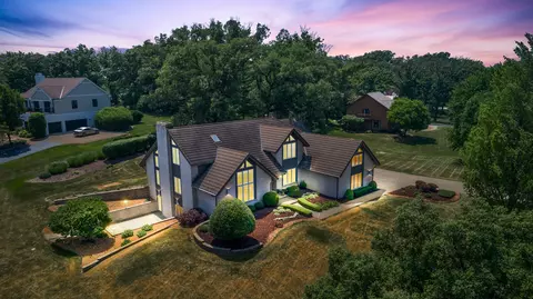 9 Carriage Ln, Lemont, IL 60439