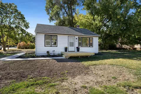 415 E 3rd St, Pecatonica, IL 61063