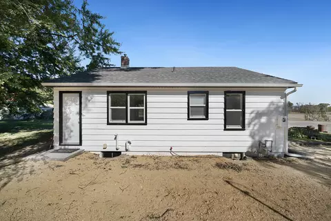 Exterior - 415 E 3rd St, Pecatonica, IL 61063 photo 2 of 3