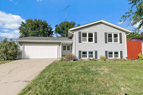 520 Bellwood Dr, Belvidere, IL 61008