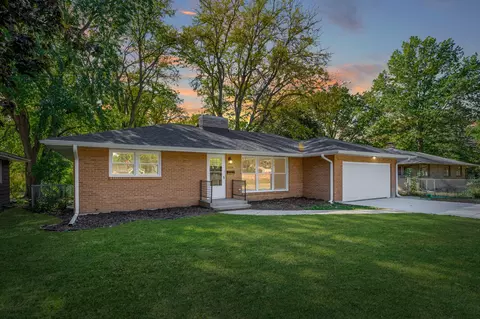 1516 W Riverside Blvd, Rockford, IL 61103