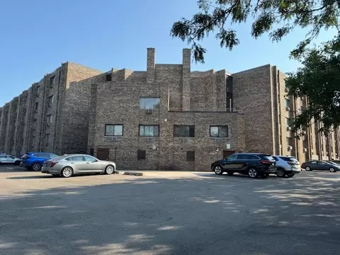 5306 N Cumberland Ave #412, Chicago, IL 60656