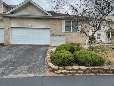6005 W Carter Ct, Monee, IL 60449