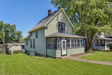 1122 W Main St, Saint Charles, IL 60174