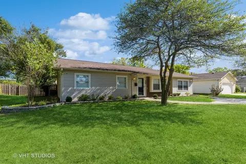 1017 N Country Ln, Palatine, IL 60067