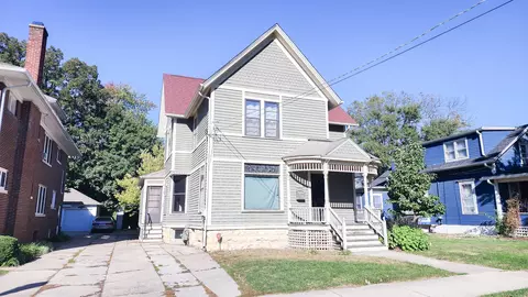 331 S 4th St, Aurora, IL 60505