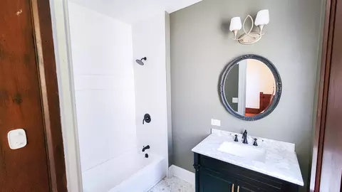 331 S 4th St, Aurora, IL 60505 photo 8