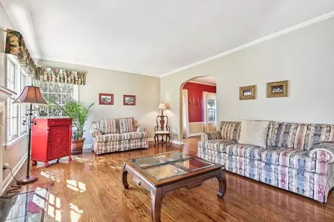 886 S 2nd Ave, Des Plaines, IL 60016 photo 4