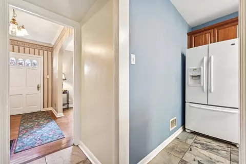 886 S 2nd Ave, Des Plaines, IL 60016 photo 18