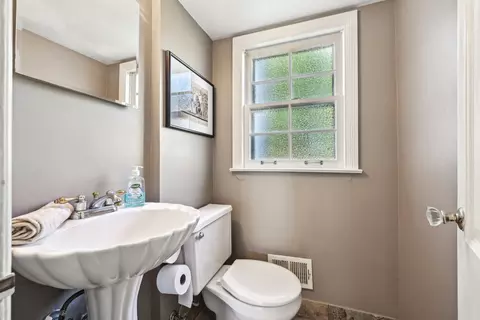 886 S 2nd Ave, Des Plaines, IL 60016 photo 19