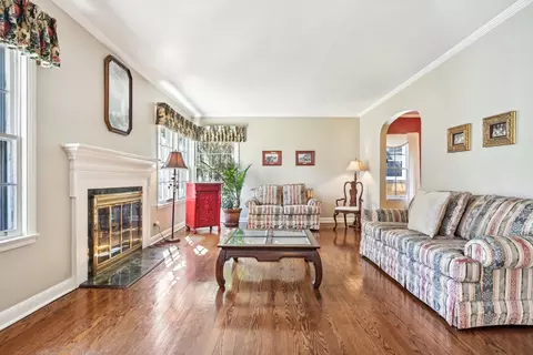 886 S 2nd Ave, Des Plaines, IL 60016 photo 5