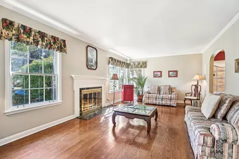 886 S 2nd Ave, Des Plaines, IL 60016 photo 3