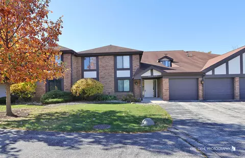 5820 Doe Ct #5820, Westmont, IL 60559
