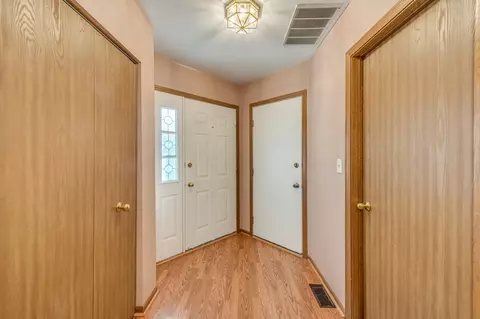 Entry Way - 10 Stonegate Ct, Algonquin, IL 60102 photo 1 of 4