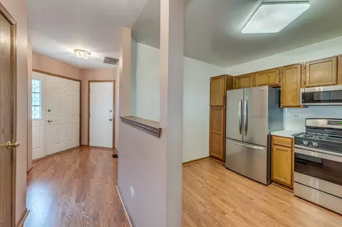 Entry Way - 10 Stonegate Ct, Algonquin, IL 60102 photo 2 of 4