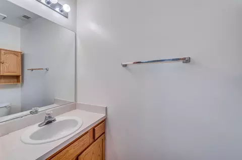 Bath - 10 Stonegate Ct, Algonquin, IL 60102 photo 1 of 2
