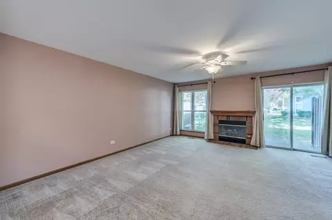 Living - 10 Stonegate Ct, Algonquin, IL 60102 photo 1 of 2