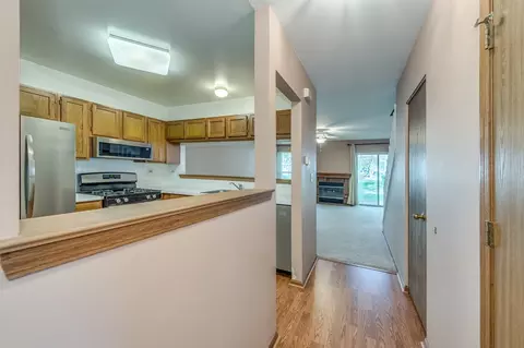 Entry Way - 10 Stonegate Ct, Algonquin, IL 60102 photo 3 of 4