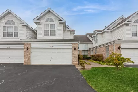 636 Citadel Dr, Westmont, IL 60559