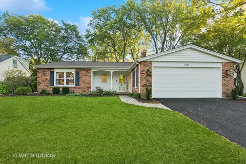 1322 Wilshire Dr, Naperville, IL 60540