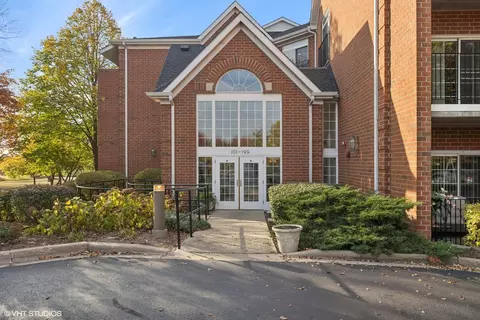 181 Hunt Club Dr #0, Saint Charles, IL 60174