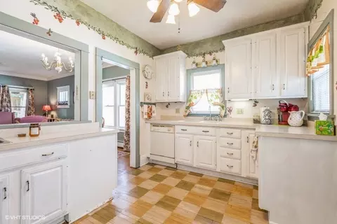 521 S 3rd St, West Dundee, IL 60118 photo 2