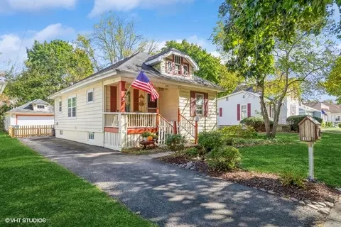 521 S 3rd St, West Dundee, IL 60118