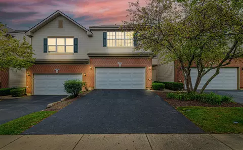 1297 W Black Wolf Rd, Round Lake, IL 60073