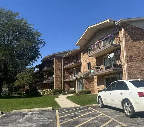5315 Waterbury Dr #604, Crestwood, IL 60445