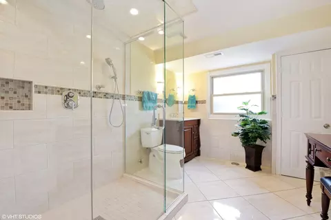 Bath - 2808 Norma Ct, Glenview, IL 60025 photo 2 of 2