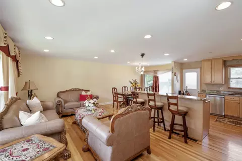Living - 2808 Norma Ct, Glenview, IL 60025 photo 2 of 3