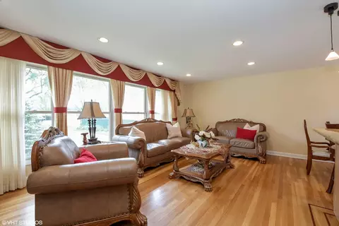 Living - 2808 Norma Ct, Glenview, IL 60025 photo 1 of 3